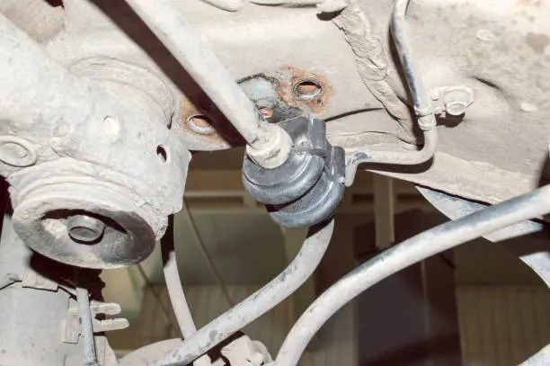 스웨이 바 부싱 증상 및 진단 2025 – 작은 소음이 큰 문제로 변하지 않도록 하십시오