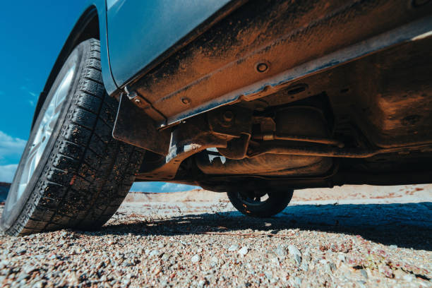 엔지니어는 자동차 서스펜션 시스템의 고무 부싱의 피로 특성을 어떻게 분석합니까?